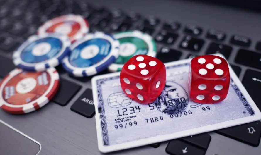 How Do I Deposit and Withdraw Money From an Online Casino?